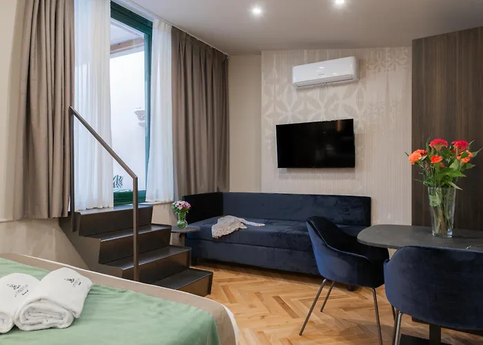 H77 - Maison D'art Collection Aparthotel